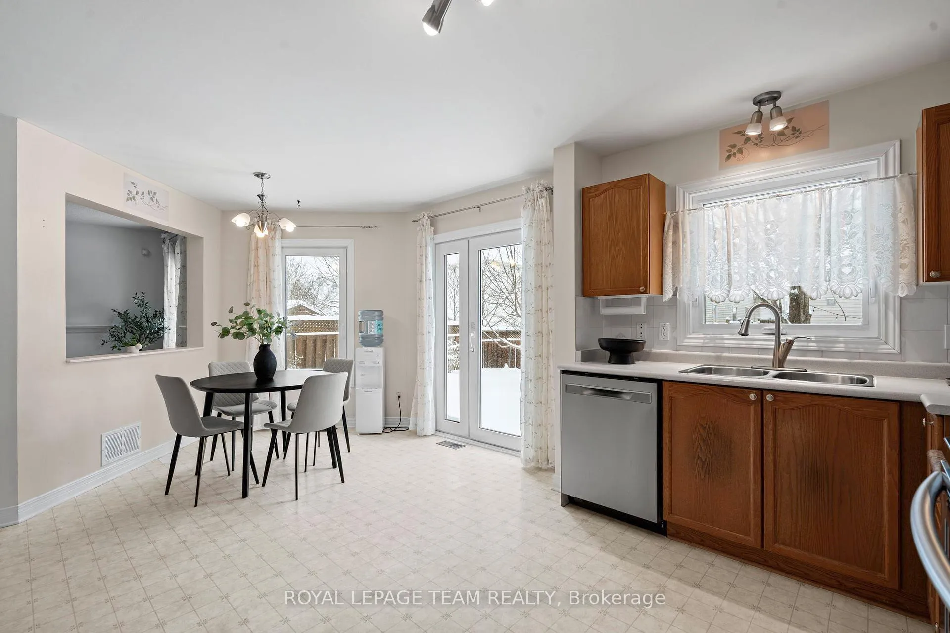 Photo 12 of 27 Avonmore Crescent, Ottawa, Barrhaven East — HOMEH