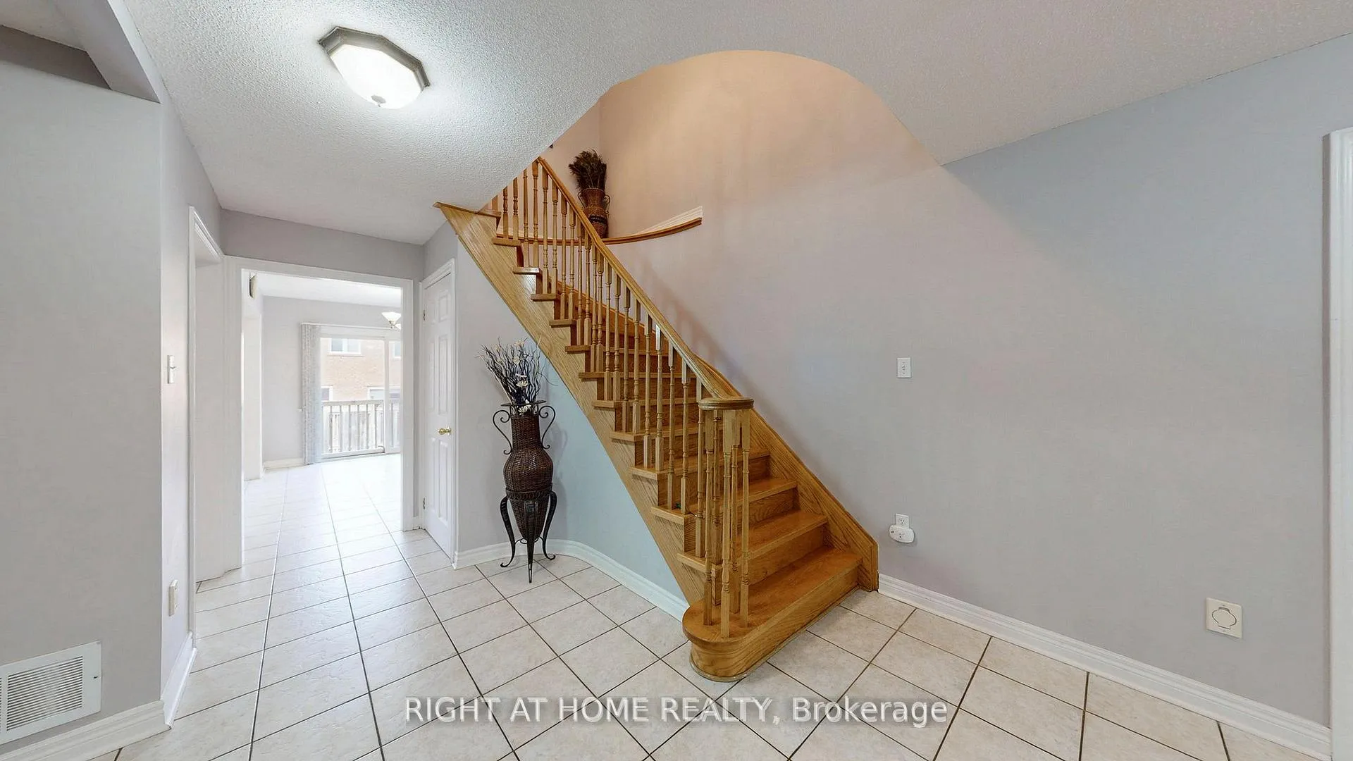 Photo 2 of Unit UPPER, 119 Letty Avenue, Brampton, Fletcher's West — HOMEH