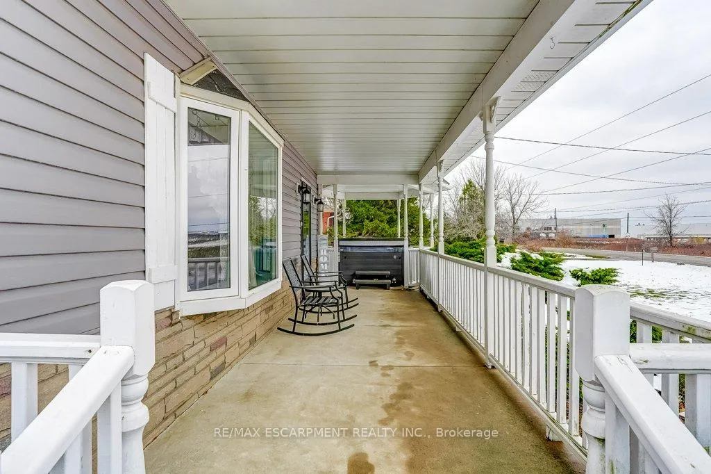 Photo 4 of 9188 Dickenson Road W, Hamilton, Rural Glanbrook — HOMEH
