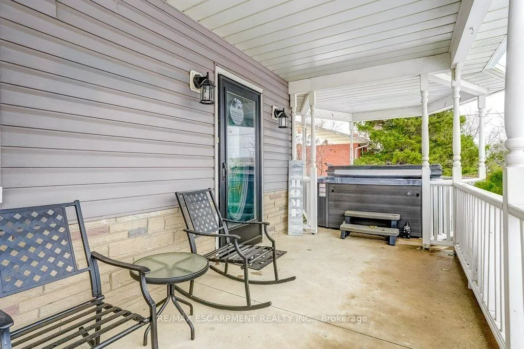 Photo 5 of 9188 Dickenson Road W, Hamilton, Rural Glanbrook — HOMEH