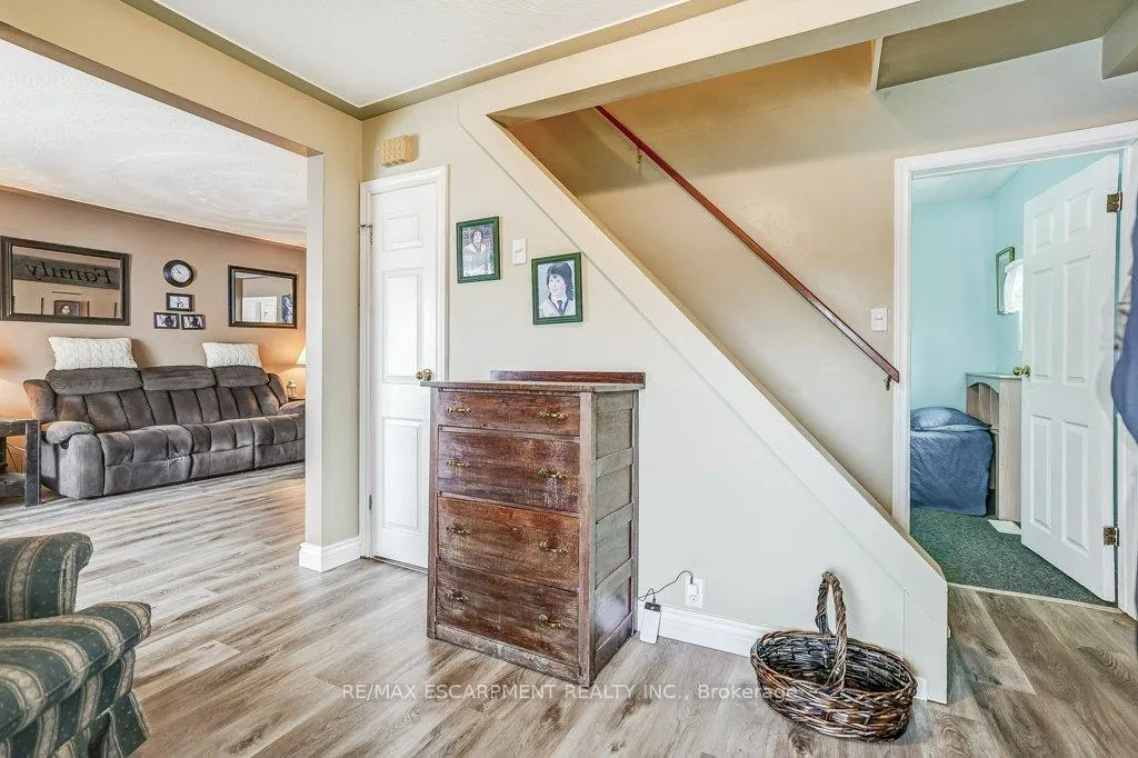 Photo 7 of 9188 Dickenson Road W, Hamilton, Rural Glanbrook — HOMEH