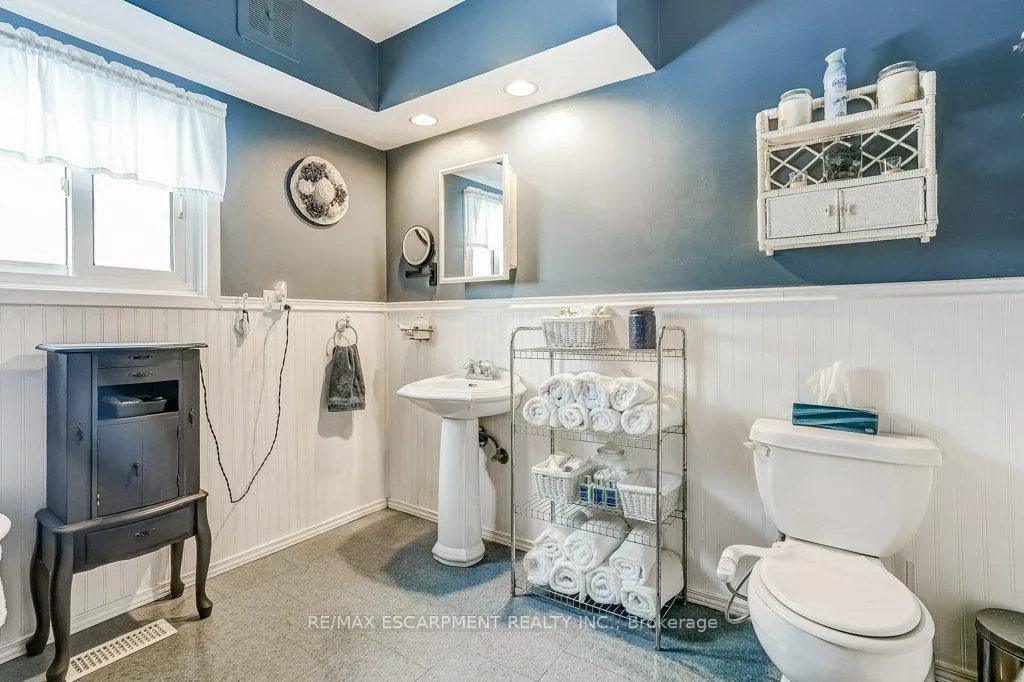 Photo 19 of 9188 Dickenson Road W, Hamilton, Rural Glanbrook — HOMEH