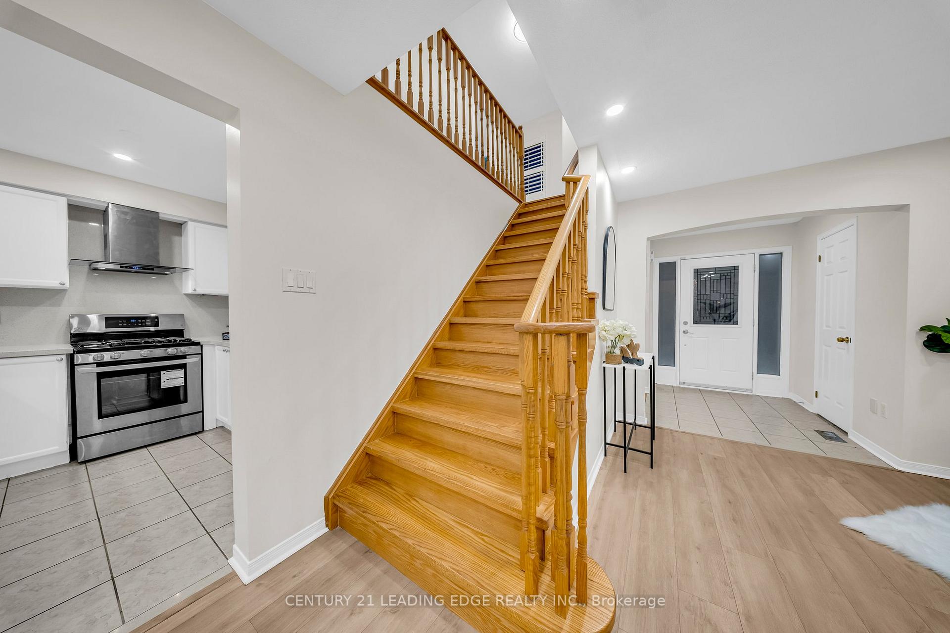 Photo 14 of 12 Styles Crescent, Ajax, Northeast Ajax — HOMEH