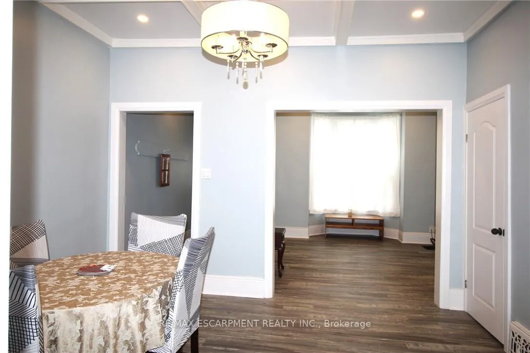 Photo 3 of 19 Emerald Street N, Hamilton, Landsdale — HOMEH