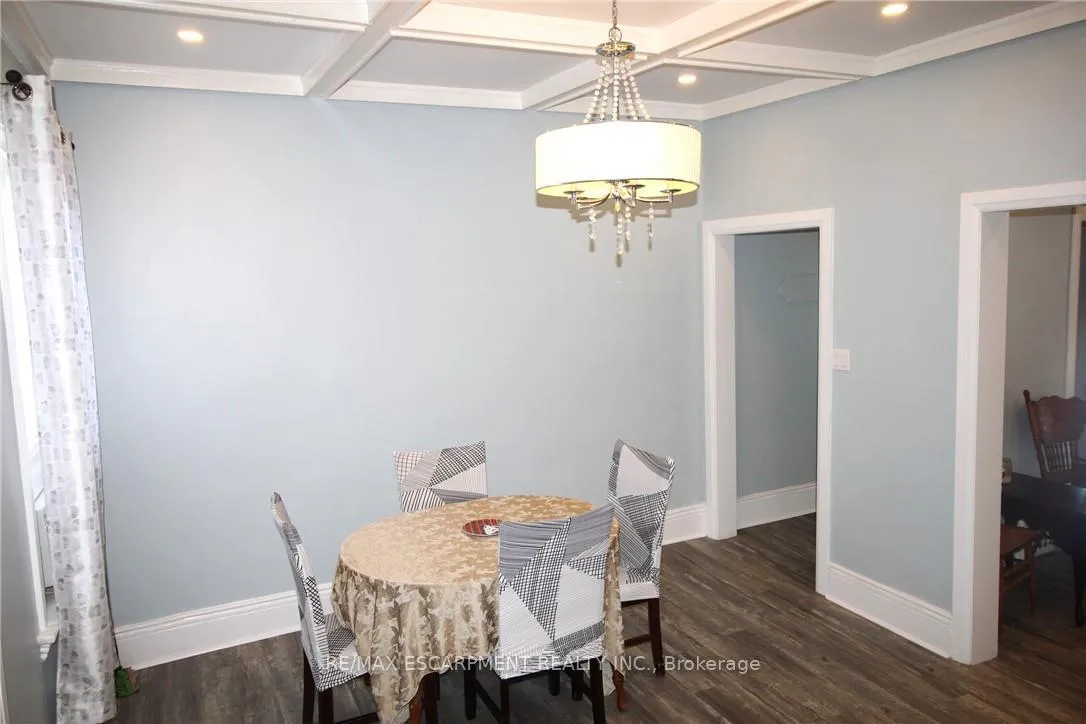 Photo 4 of 19 Emerald Street N, Hamilton, Landsdale — HOMEH