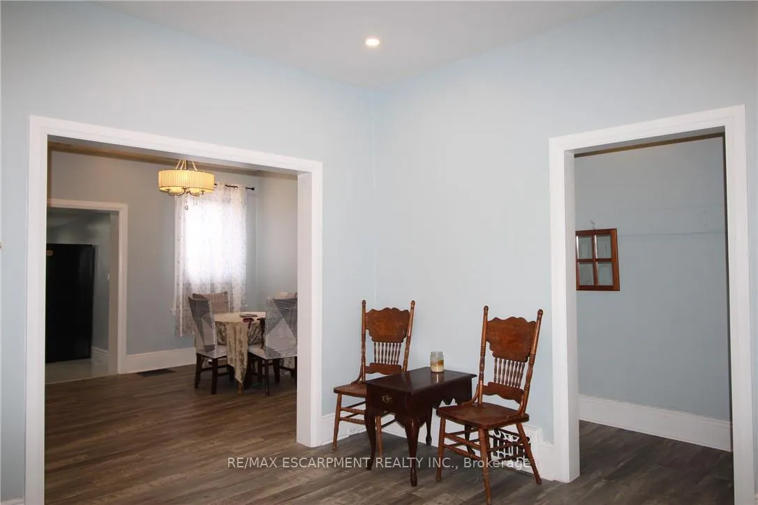 Photo 7 of 19 Emerald Street N, Hamilton, Landsdale — HOMEH