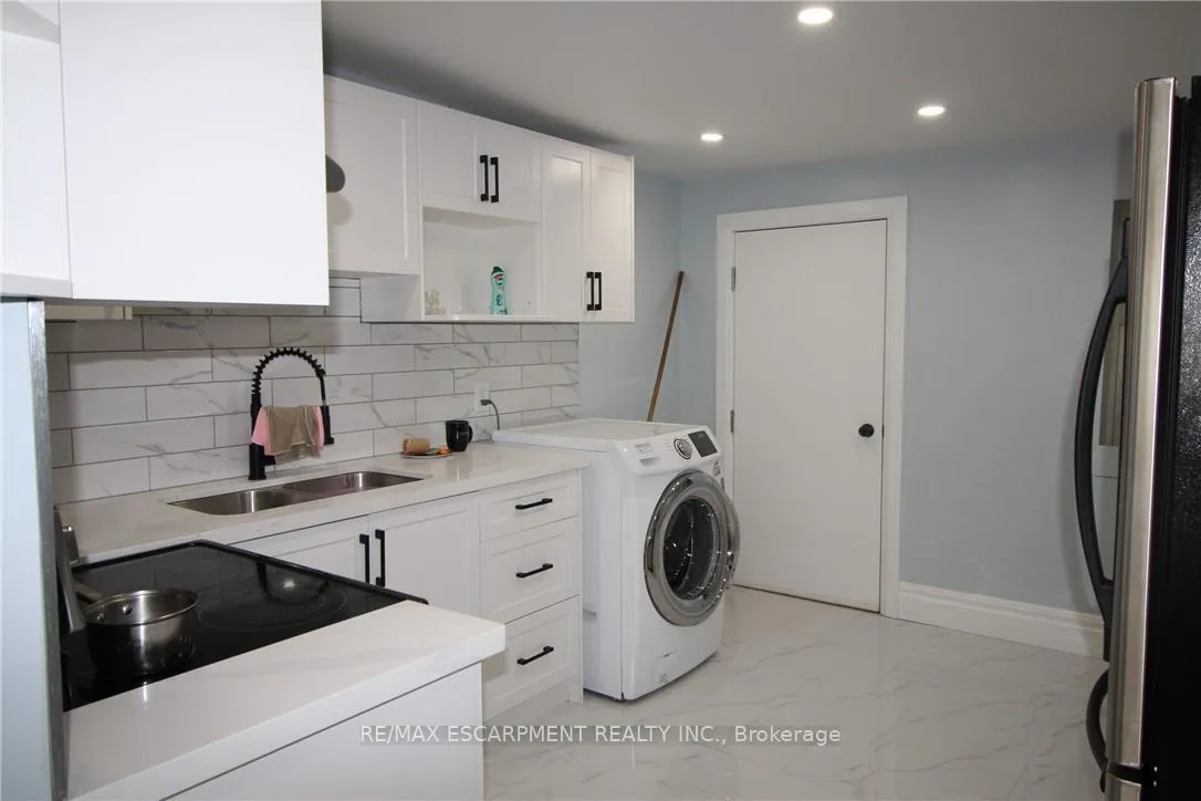 Photo 9 of 19 Emerald Street N, Hamilton, Landsdale — HOMEH