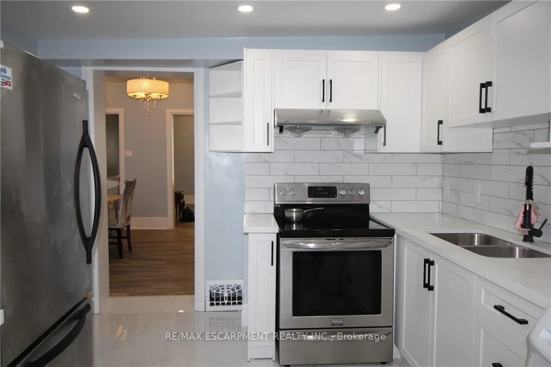 Photo 10 of 19 Emerald Street N, Hamilton, Landsdale — HOMEH