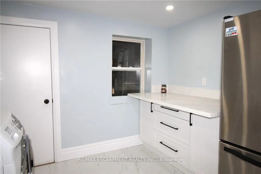 Photo 12 of 19 Emerald Street N, Hamilton, Landsdale — HOMEH