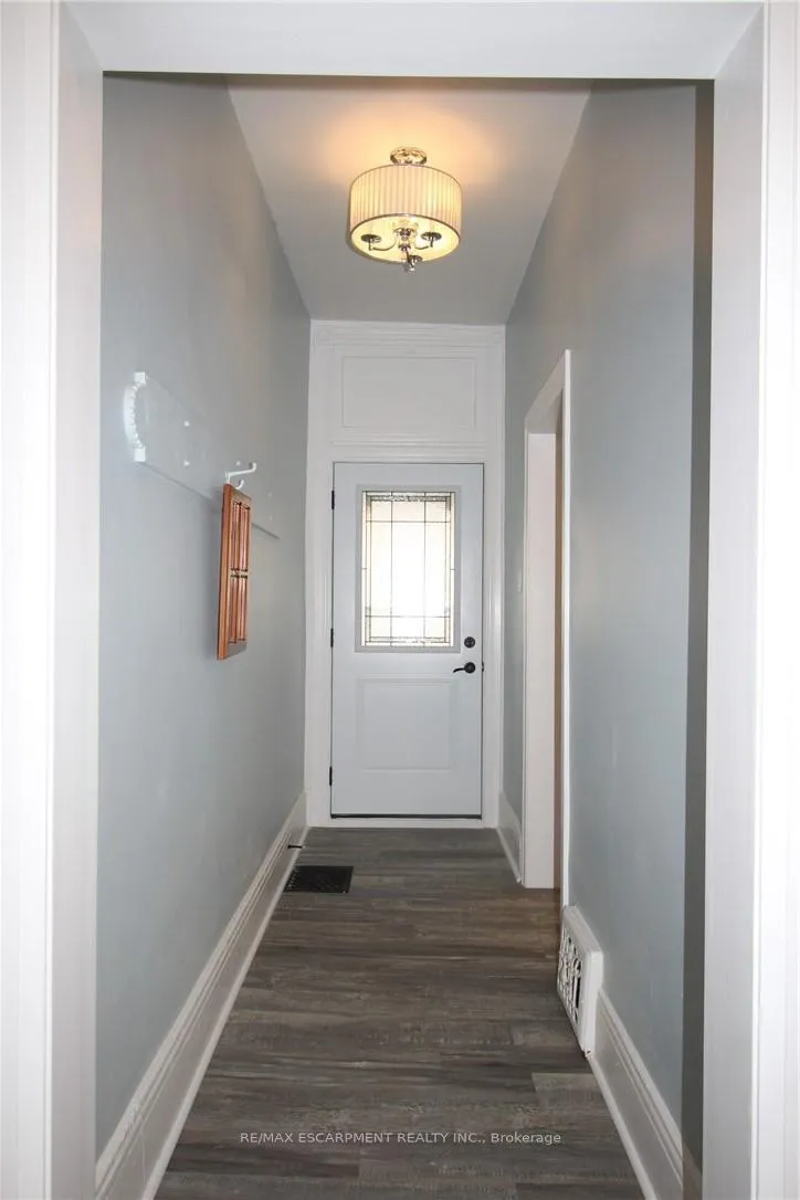 Photo 13 of 19 Emerald Street N, Hamilton, Landsdale — HOMEH