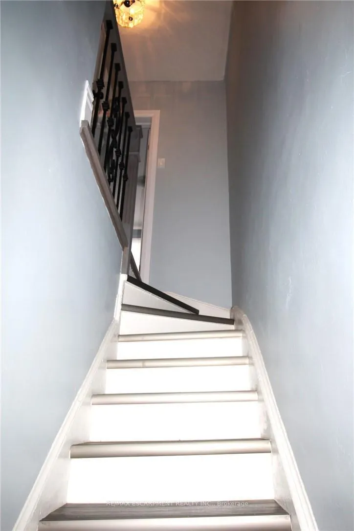 Photo 14 of 19 Emerald Street N, Hamilton, Landsdale — HOMEH