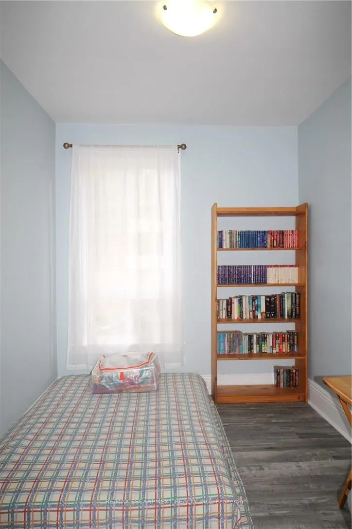 Photo 15 of 19 Emerald Street N, Hamilton, Landsdale — HOMEH