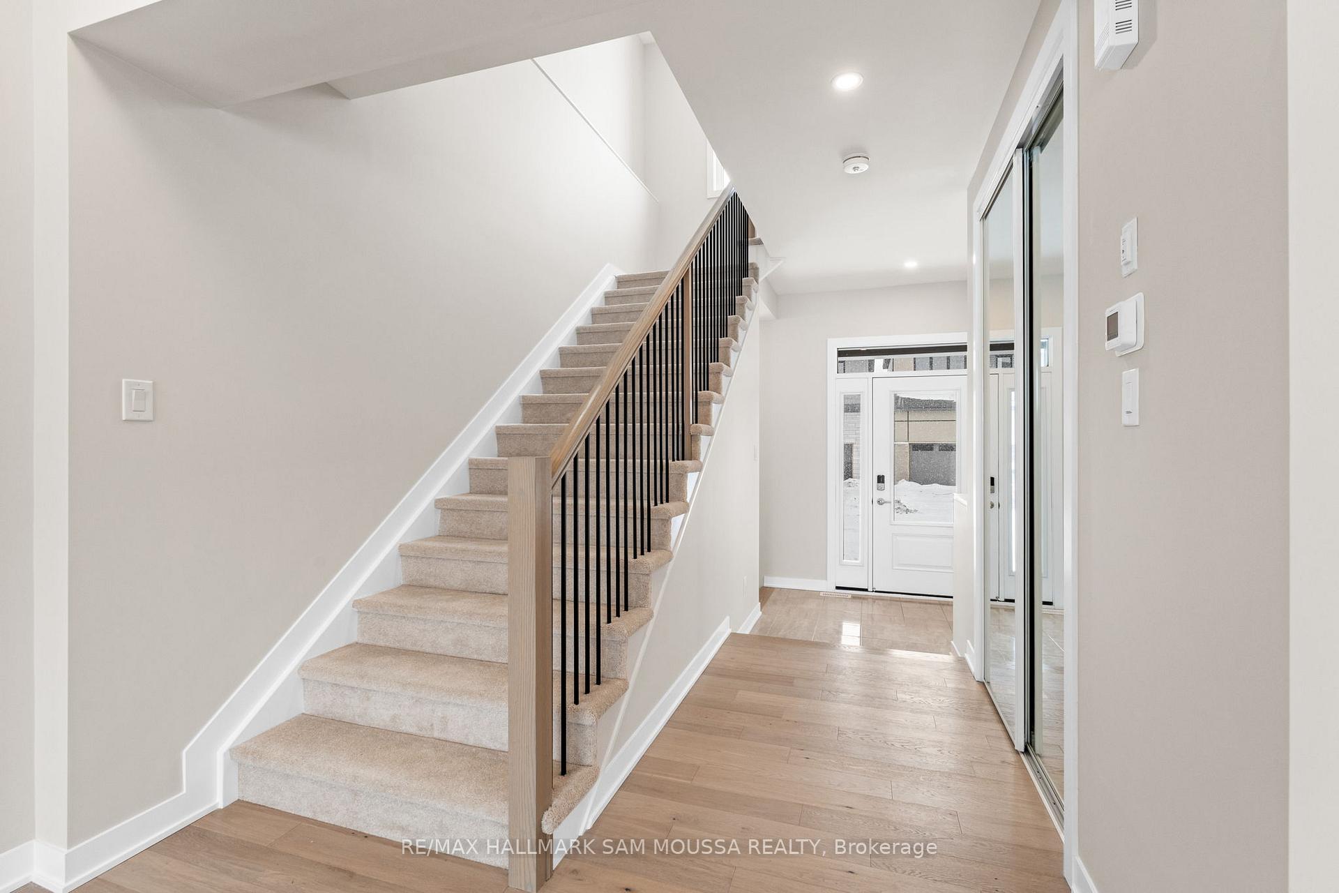 Photo 6 of 410 Euphoria Crescent, Ottawa, Barrhaven - Heritage Park — HOMEH