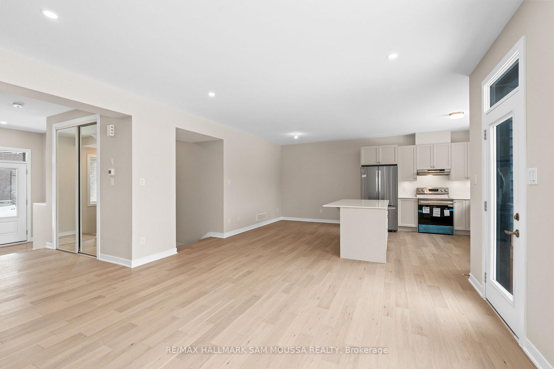 Photo 7 of 410 Euphoria Crescent, Ottawa, Barrhaven - Heritage Park — HOMEH