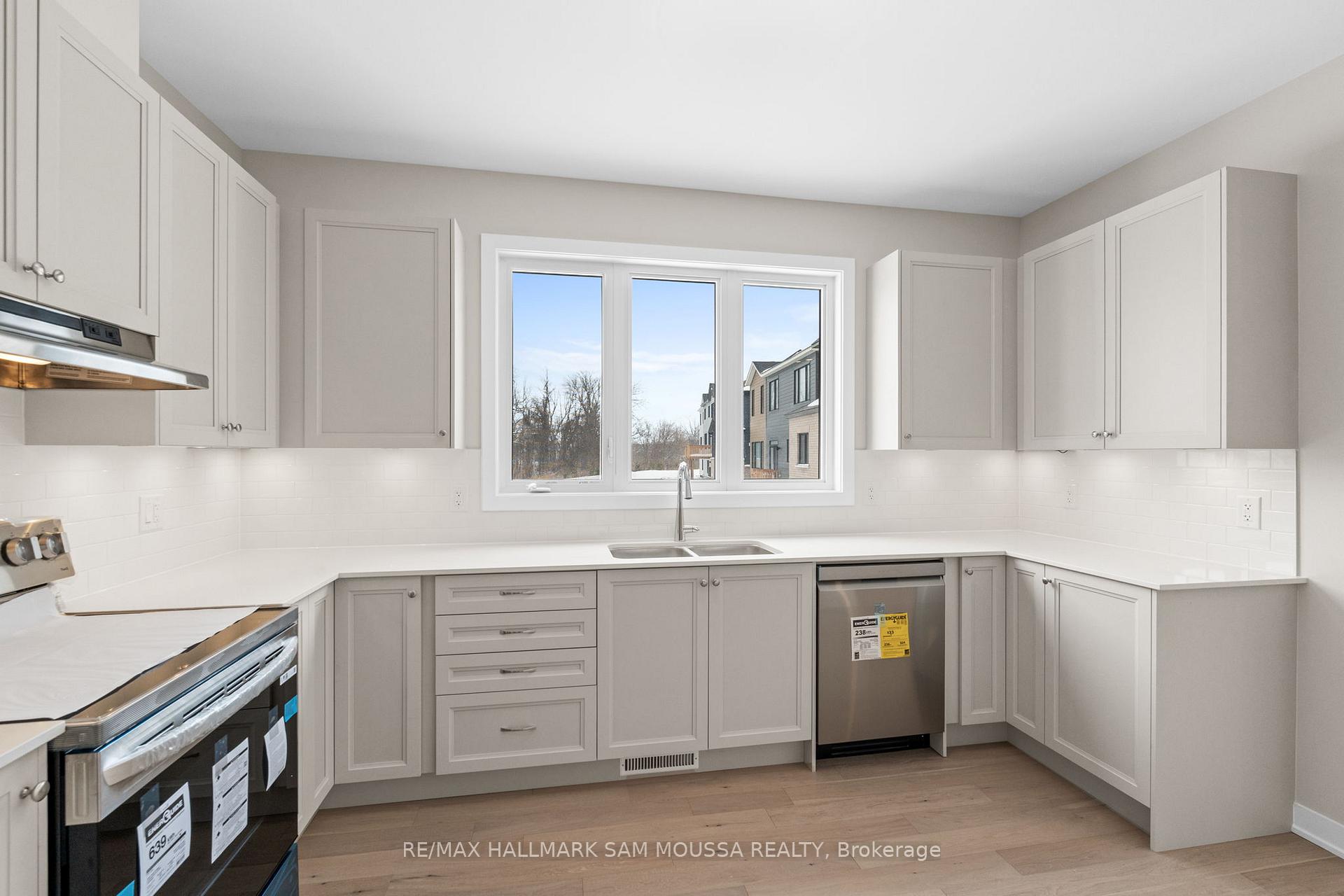 Photo 14 of 410 Euphoria Crescent, Ottawa, Barrhaven - Heritage Park — HOMEH