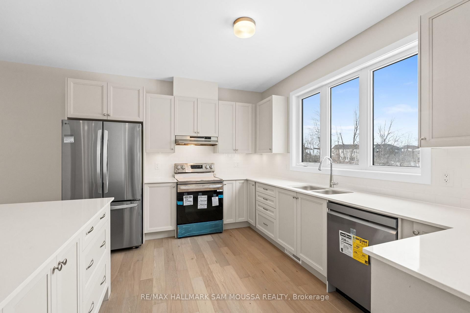 Photo 15 of 410 Euphoria Crescent, Ottawa, Barrhaven - Heritage Park — HOMEH