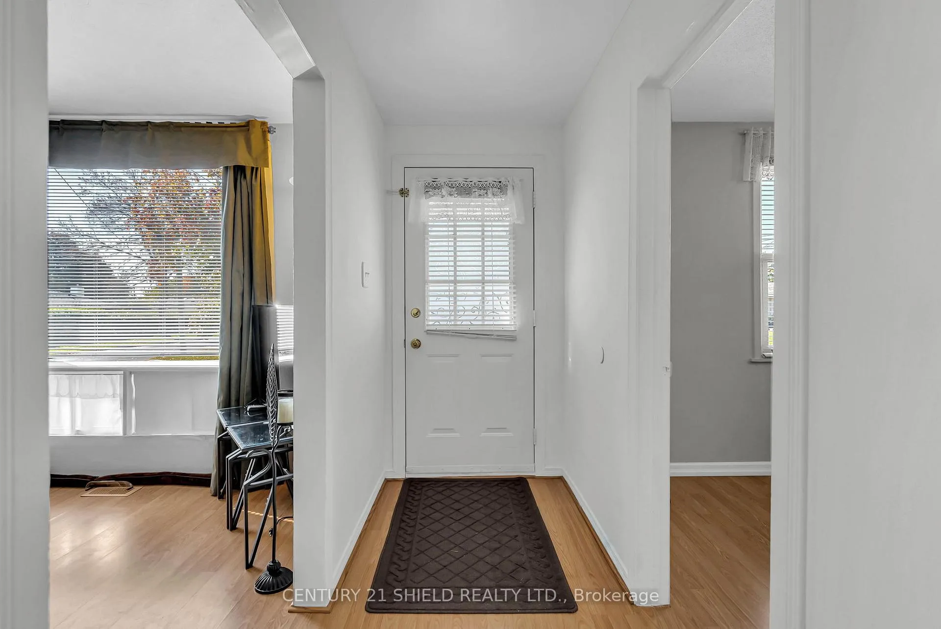 Photo 2 of 1201 Daly Avenue, Cornwall — HOMEH