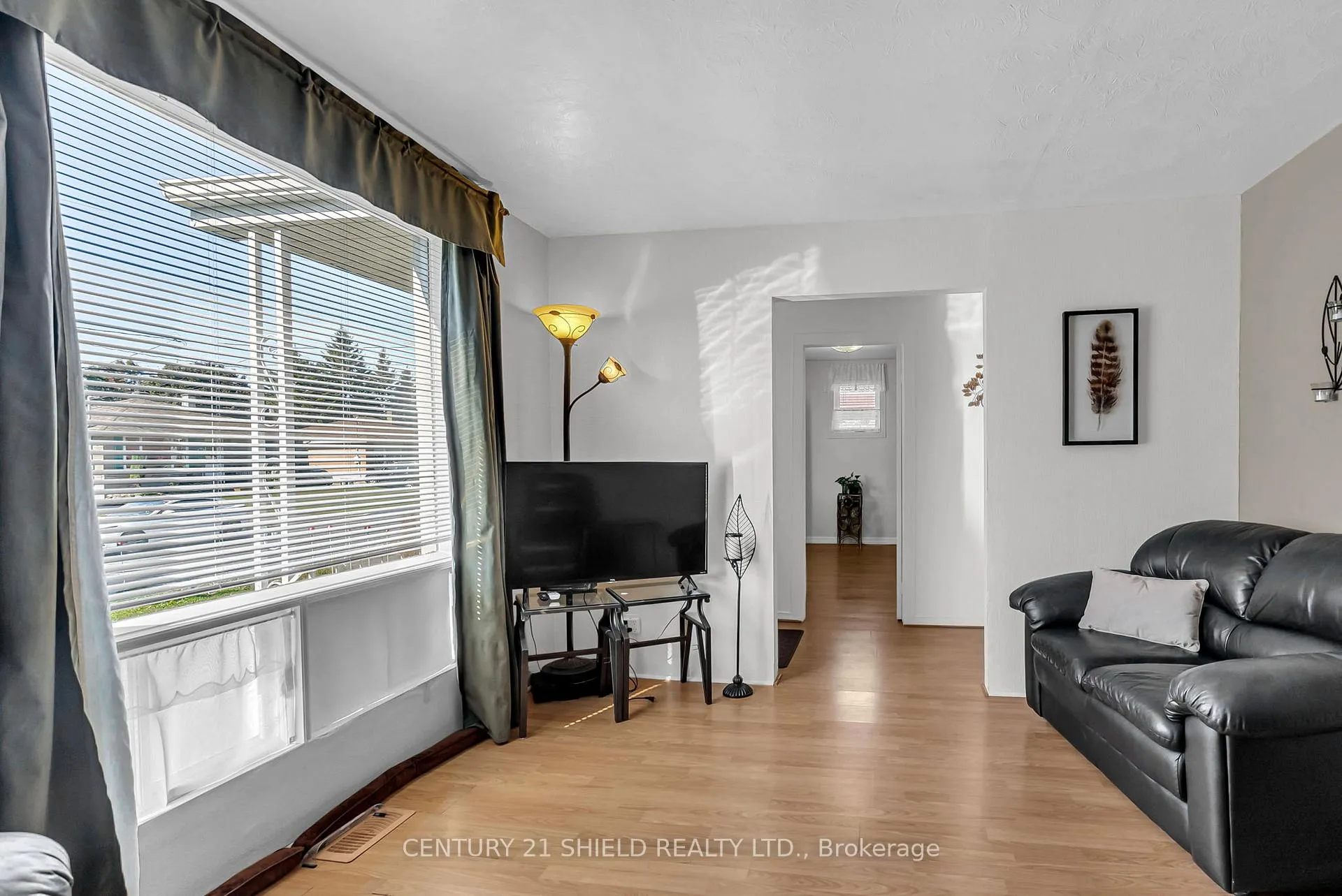 Photo 3 of 1201 Daly Avenue, Cornwall — HOMEH
