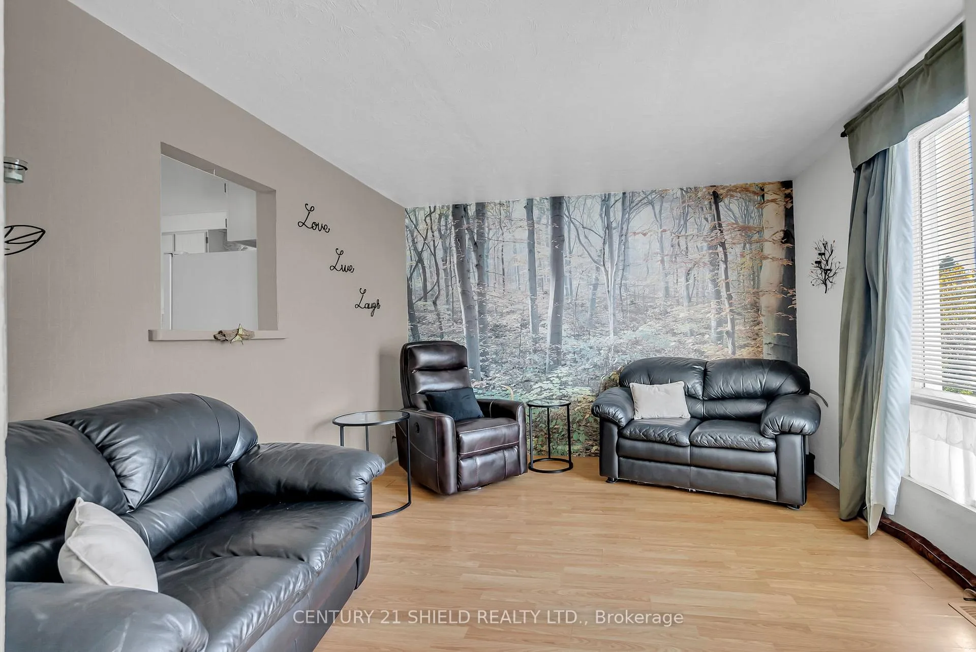 Photo 4 of 1201 Daly Avenue, Cornwall — HOMEH