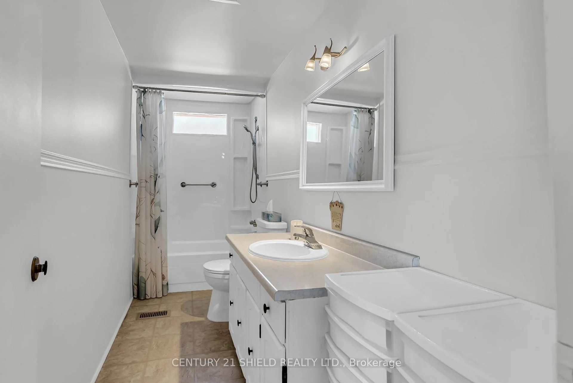 Photo 9 of 1201 Daly Avenue, Cornwall — HOMEH