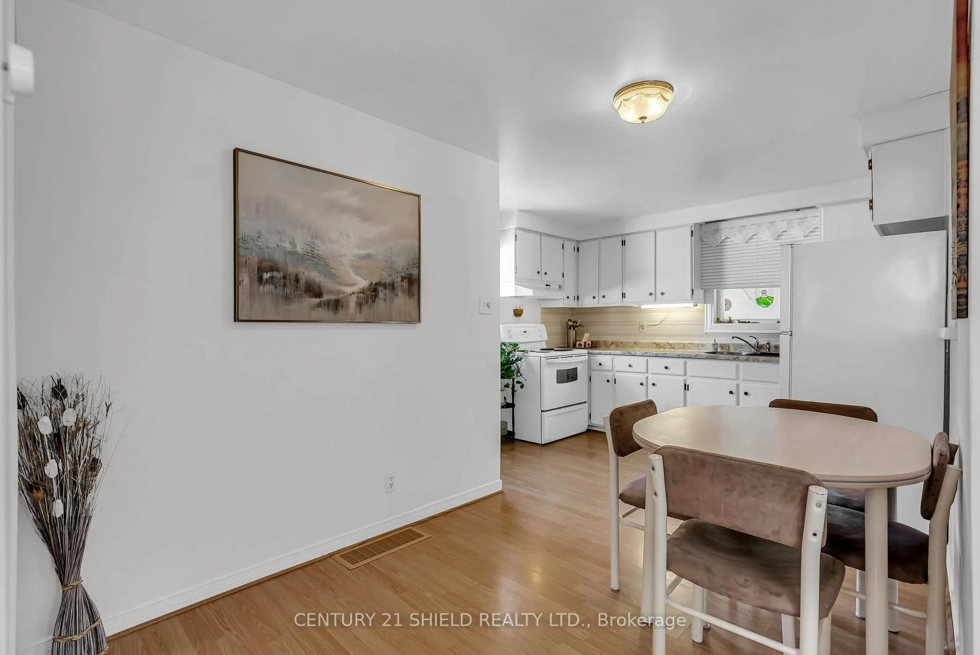 Photo 10 of 1201 Daly Avenue, Cornwall — HOMEH
