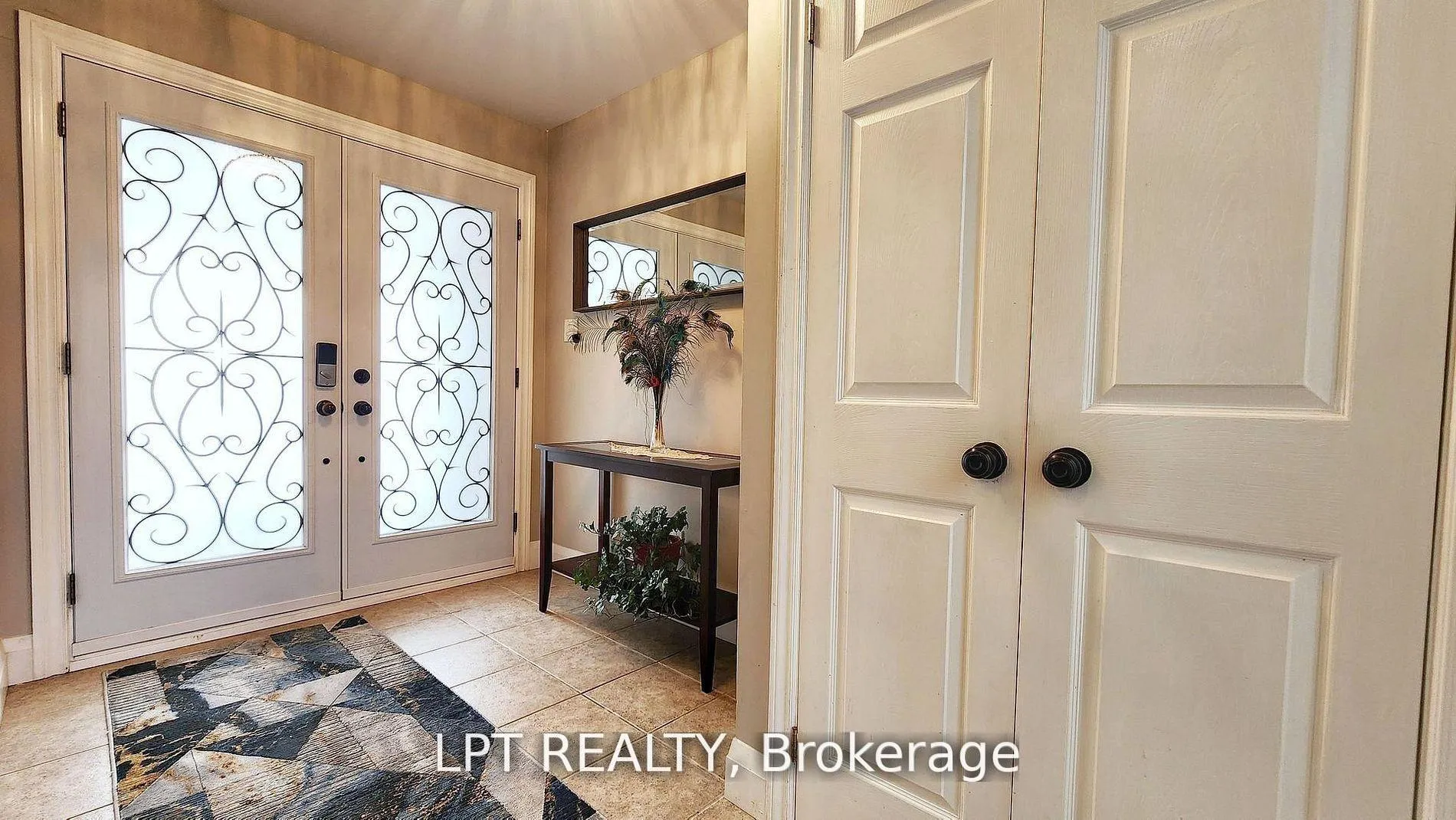 Photo 2 of 48 Maplehurst Crescent, Barrie, Cundles East — HOMEH