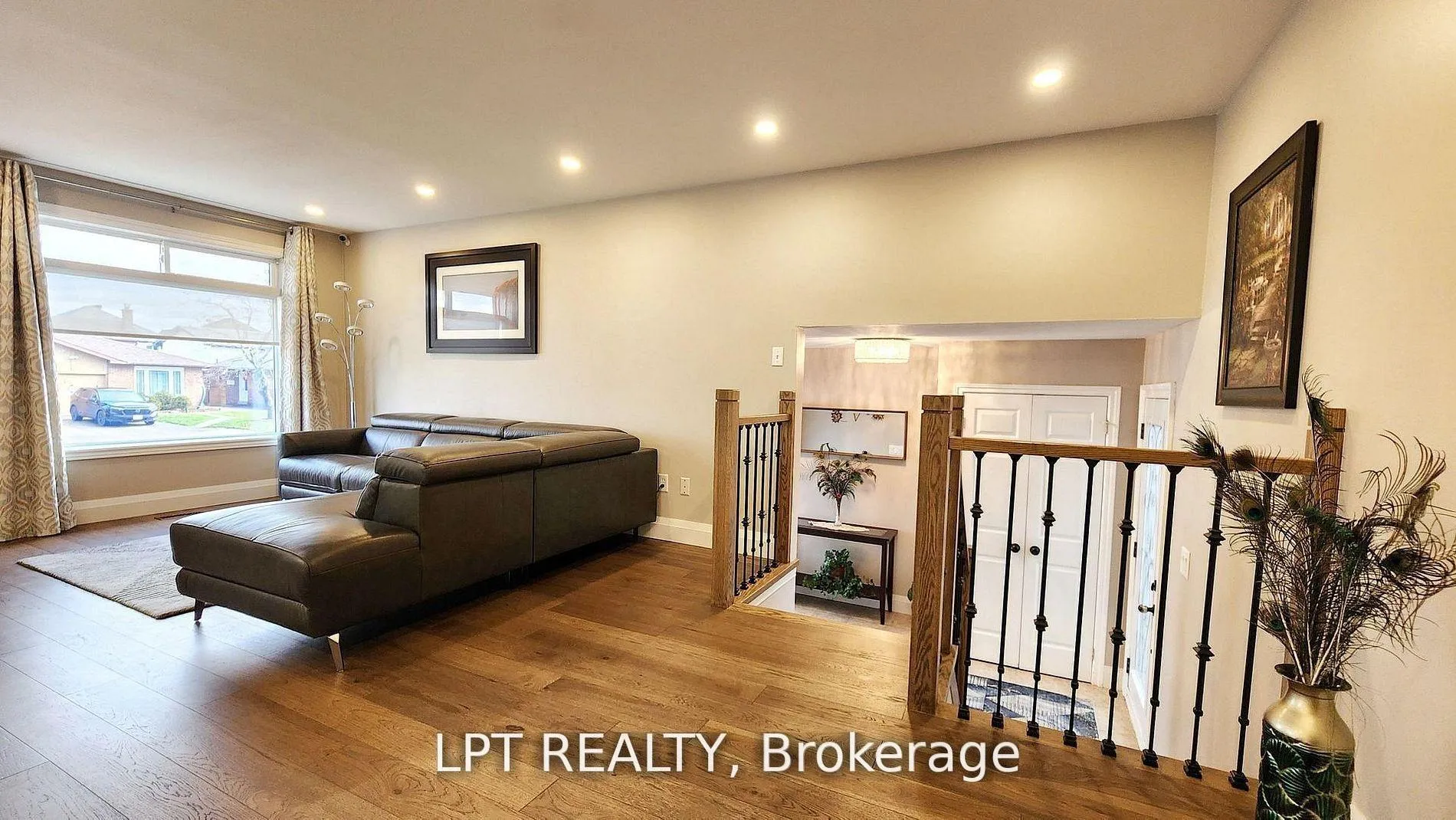 Photo 3 of 48 Maplehurst Crescent, Barrie, Cundles East — HOMEH