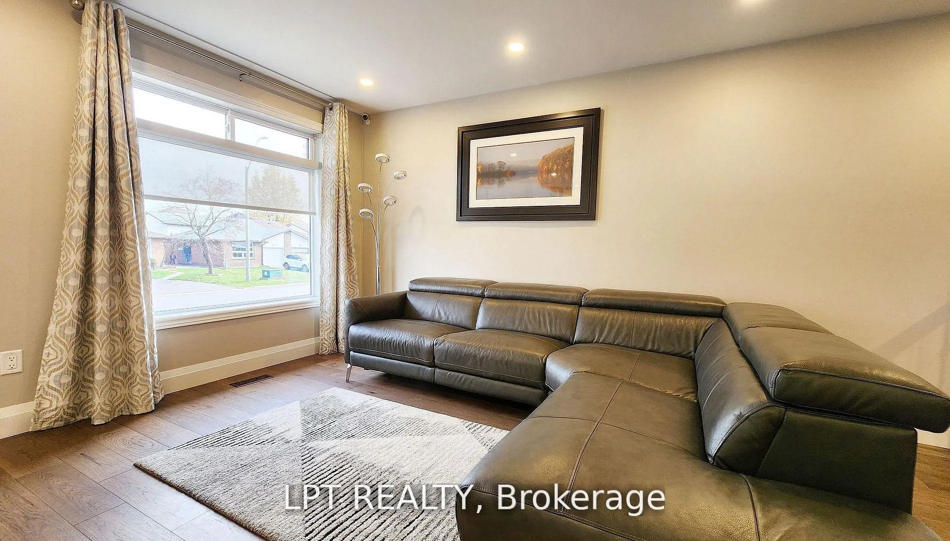 Photo 4 of 48 Maplehurst Crescent, Barrie, Cundles East — HOMEH