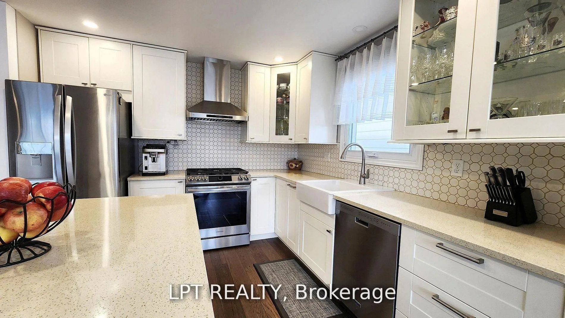 Photo 9 of 48 Maplehurst Crescent, Barrie, Cundles East — HOMEH