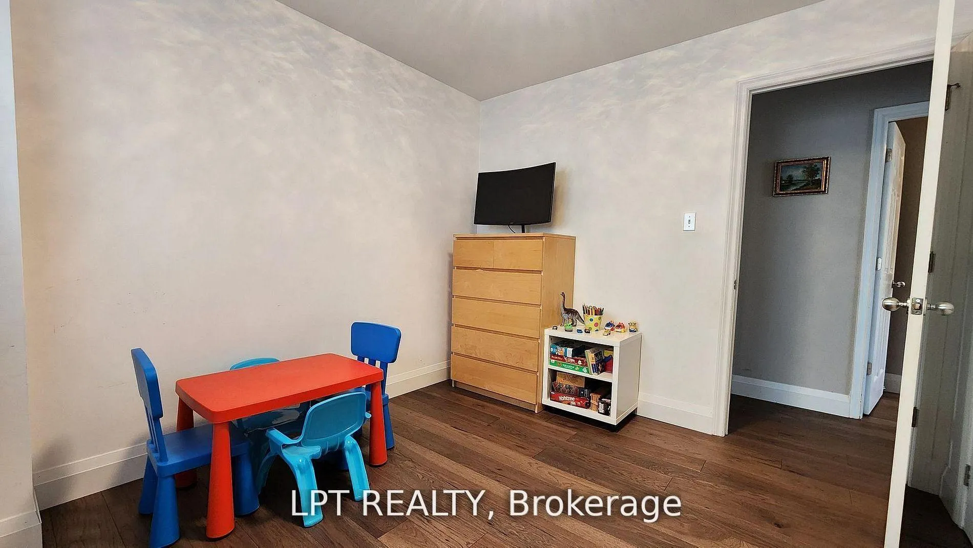 Photo 17 of 48 Maplehurst Crescent, Barrie, Cundles East — HOMEH