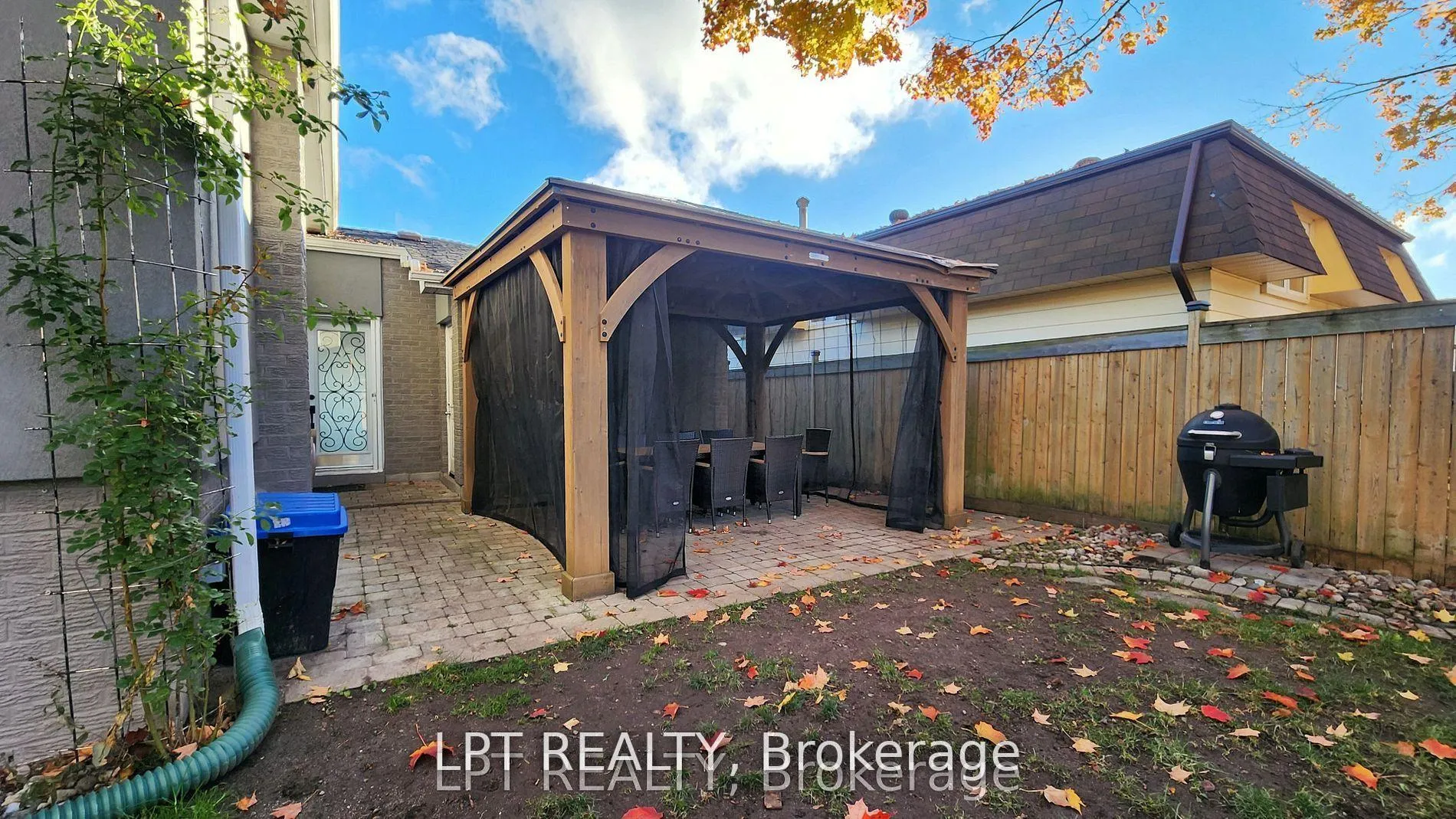 Photo 37 of 48 Maplehurst Crescent, Barrie, Cundles East — HOMEH