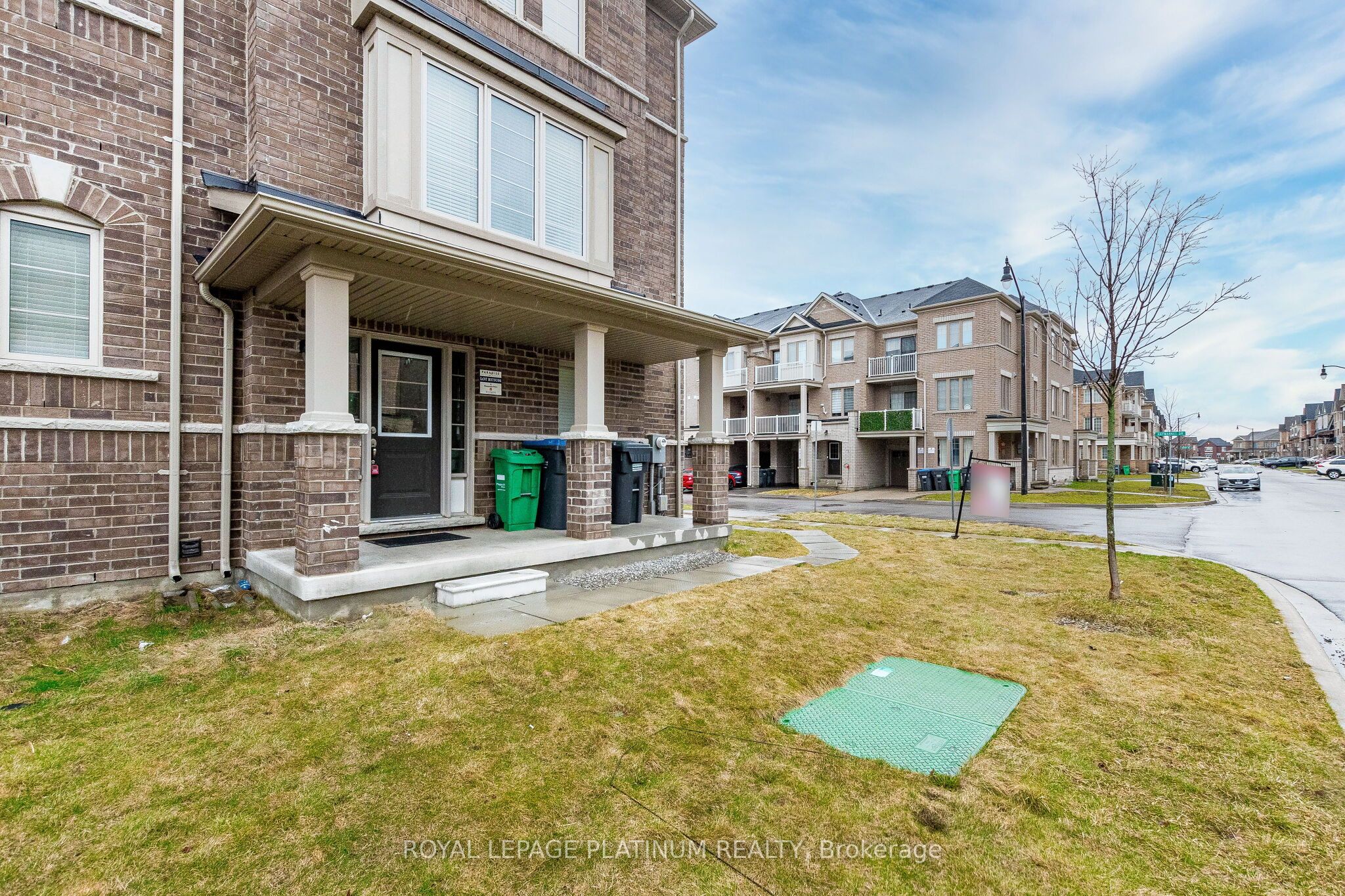 Photo 4 of 45 Haymarket Drive, Brampton, Northwest Brampton — HOMEH