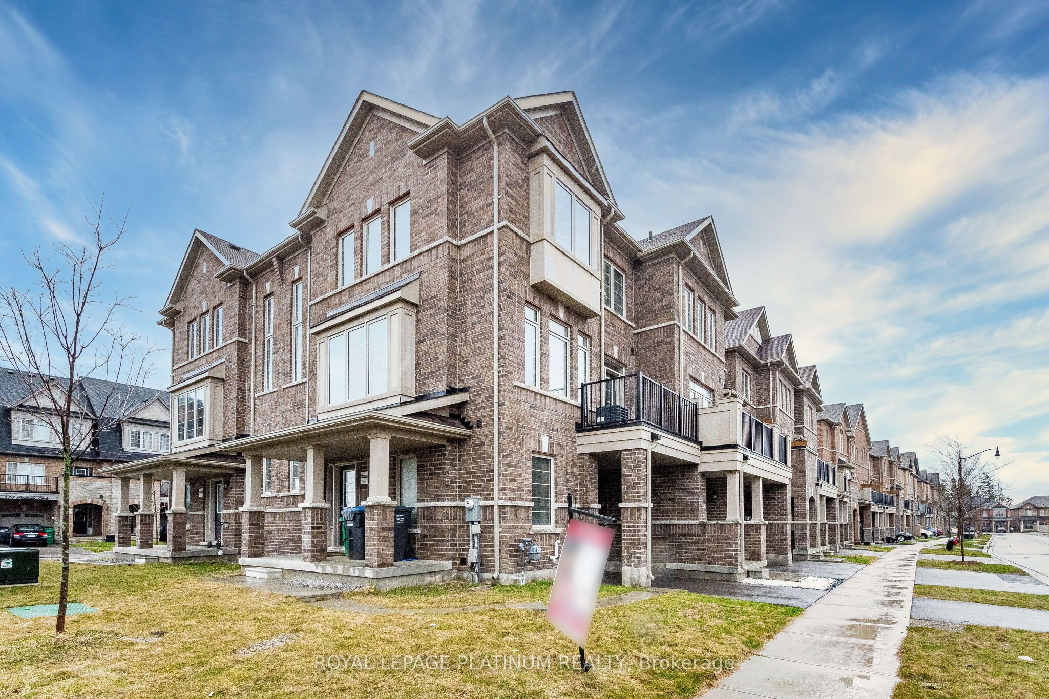 Photo 5 of 45 Haymarket Drive, Brampton, Northwest Brampton — HOMEH
