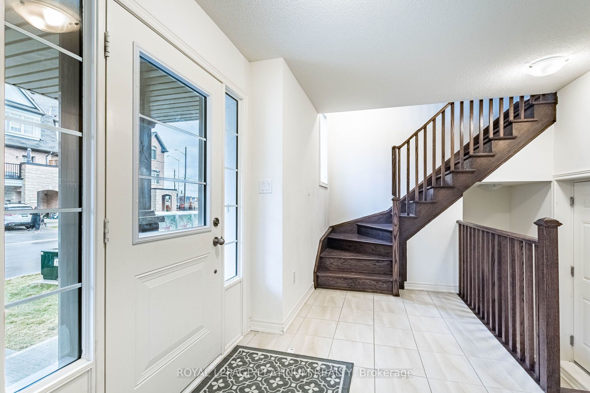 Photo 10 of 45 Haymarket Drive, Brampton, Northwest Brampton — HOMEH