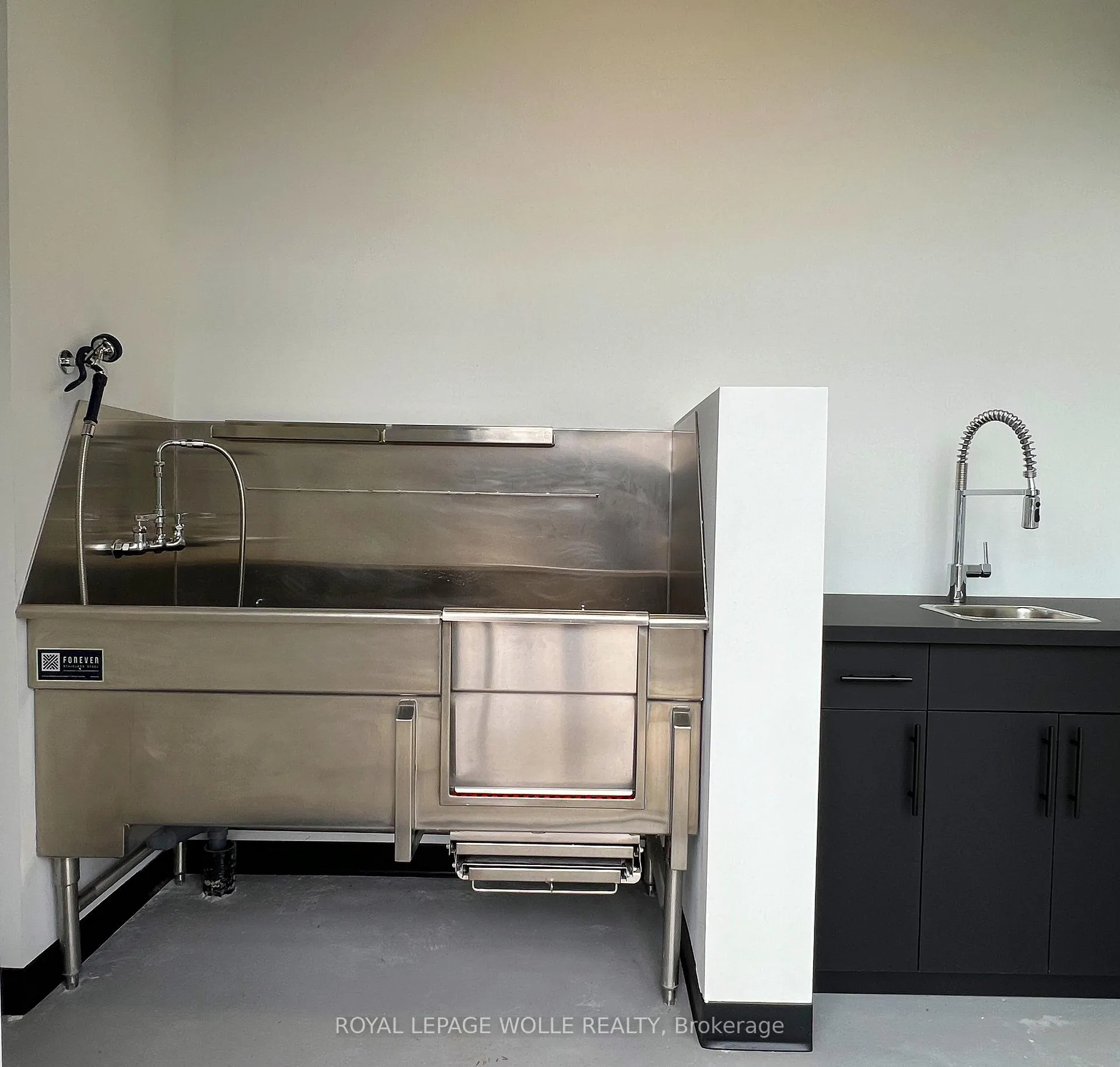 Photo 2 of Unit 411, 525 New Dundee Road, Kitchener — HOMEH