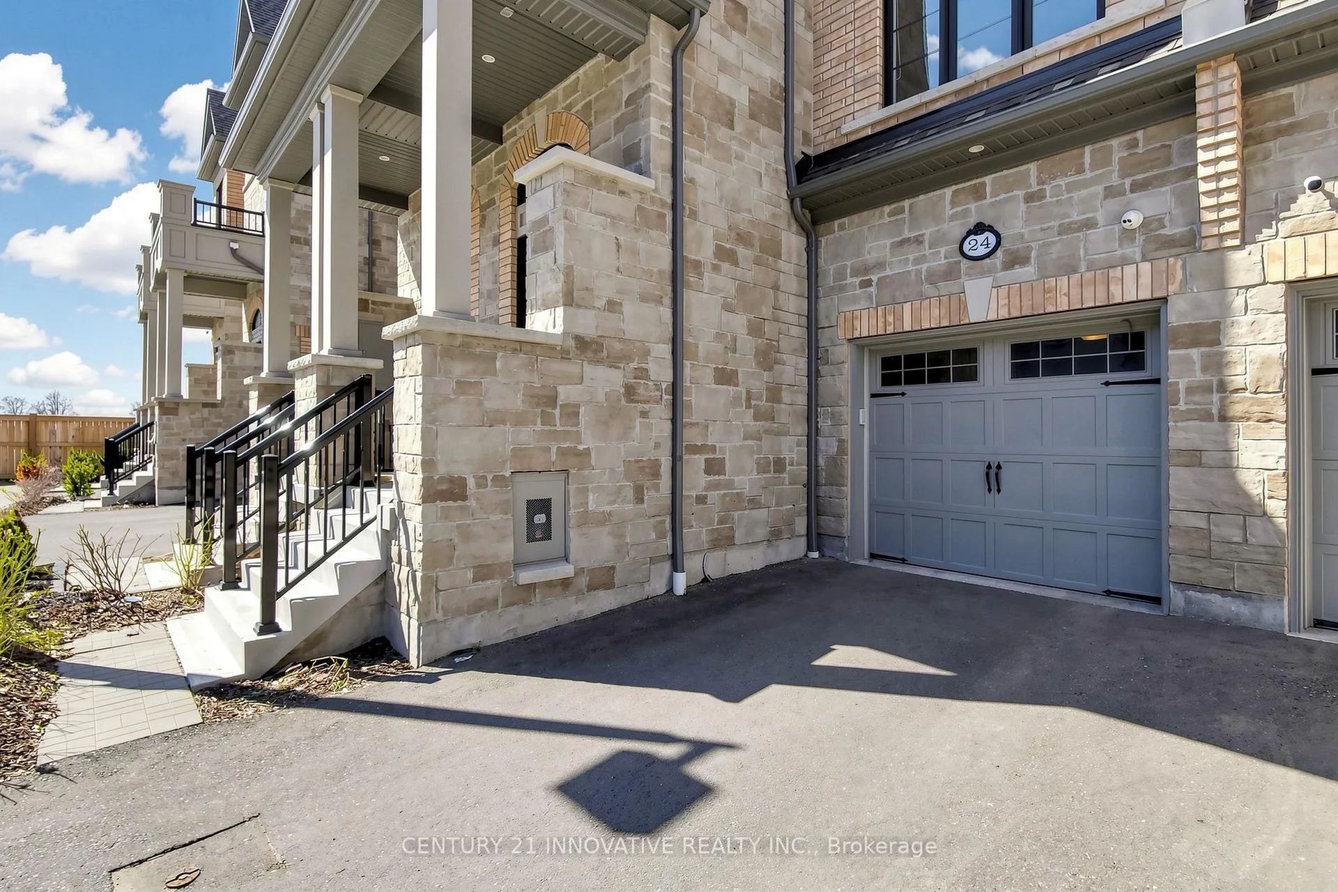 Photo 5 of 24 Icemaker Way, Whitby, Rural Whitby — HOMEH