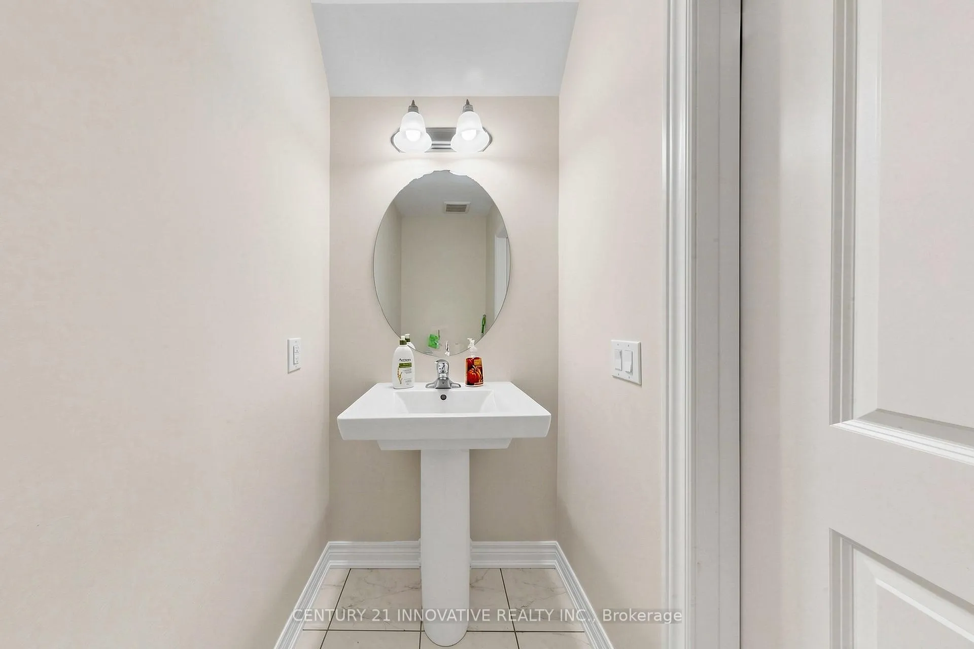 Photo 19 of 24 Icemaker Way, Whitby, Rural Whitby — HOMEH