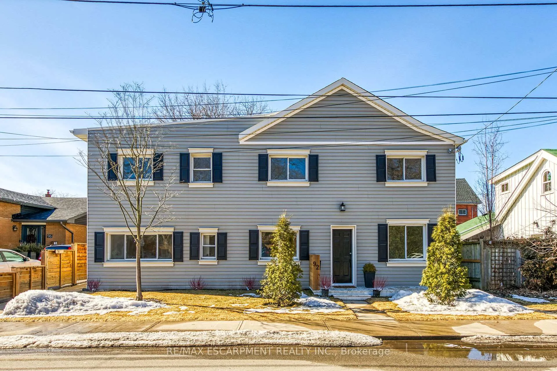 Front of 92 Pearl Street S