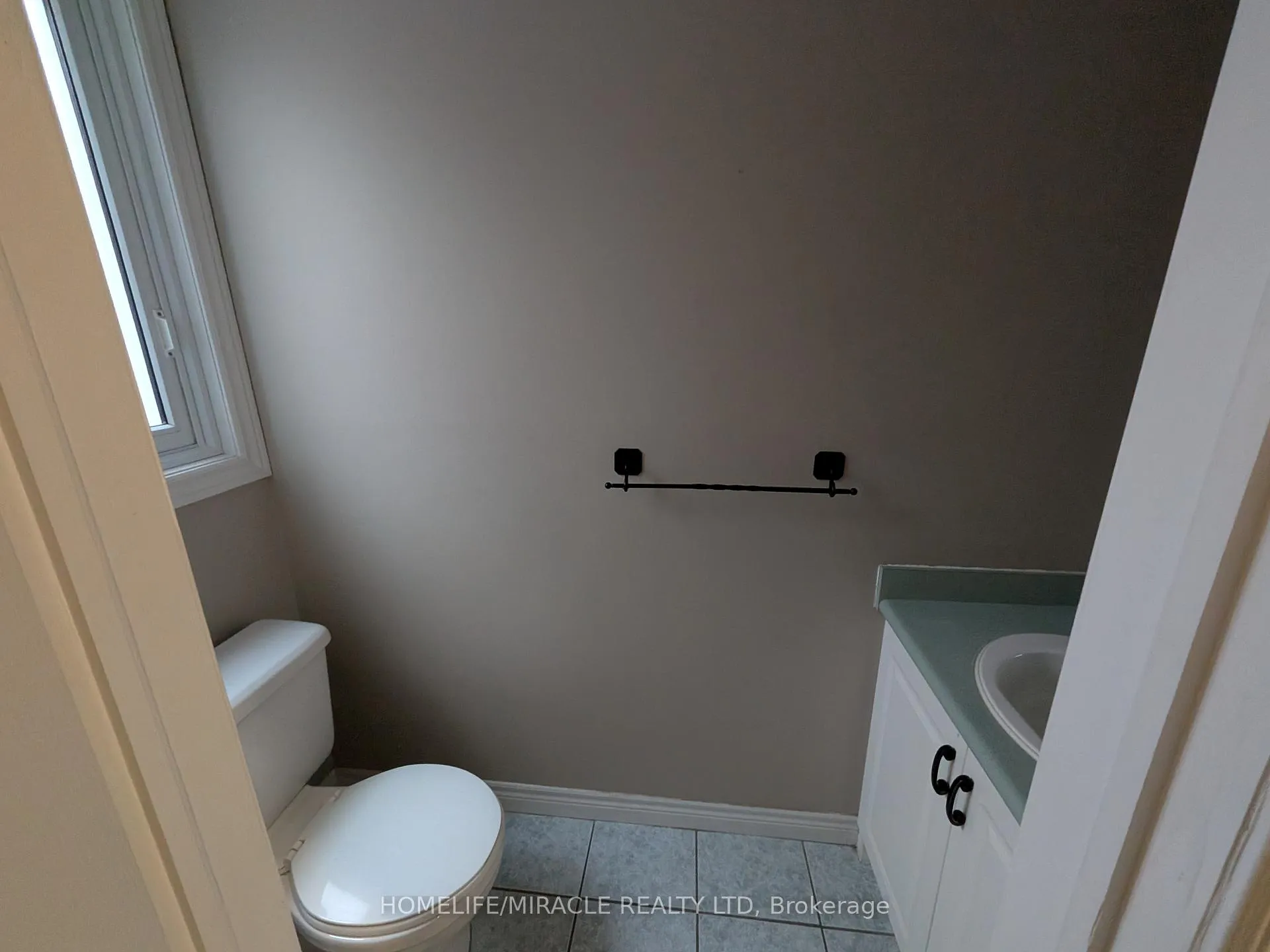 Photo 21 of 352 Bankside Drive, Kitchener, Highland West — HOMEH