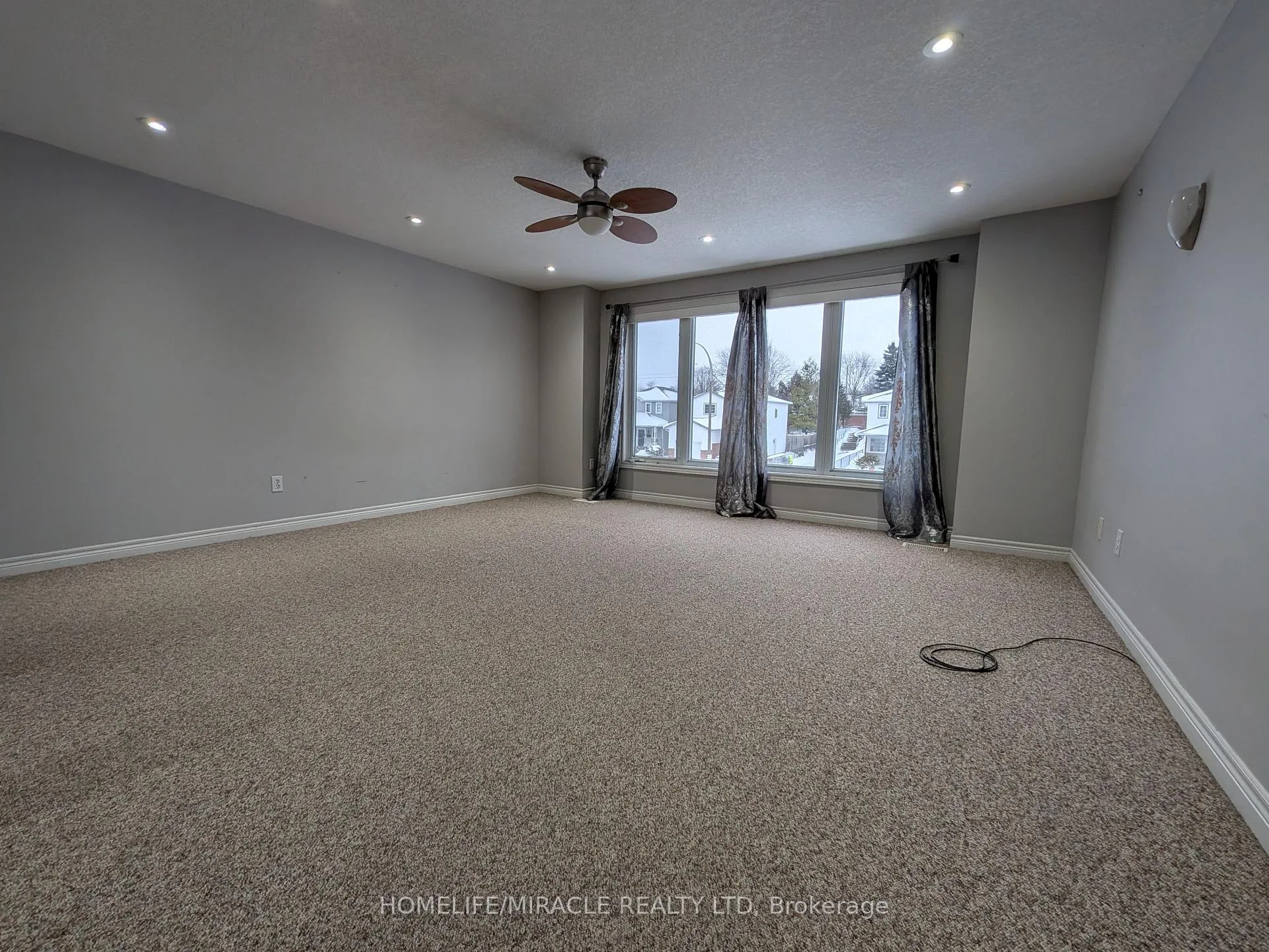 Photo 23 of 352 Bankside Drive, Kitchener, Highland West — HOMEH