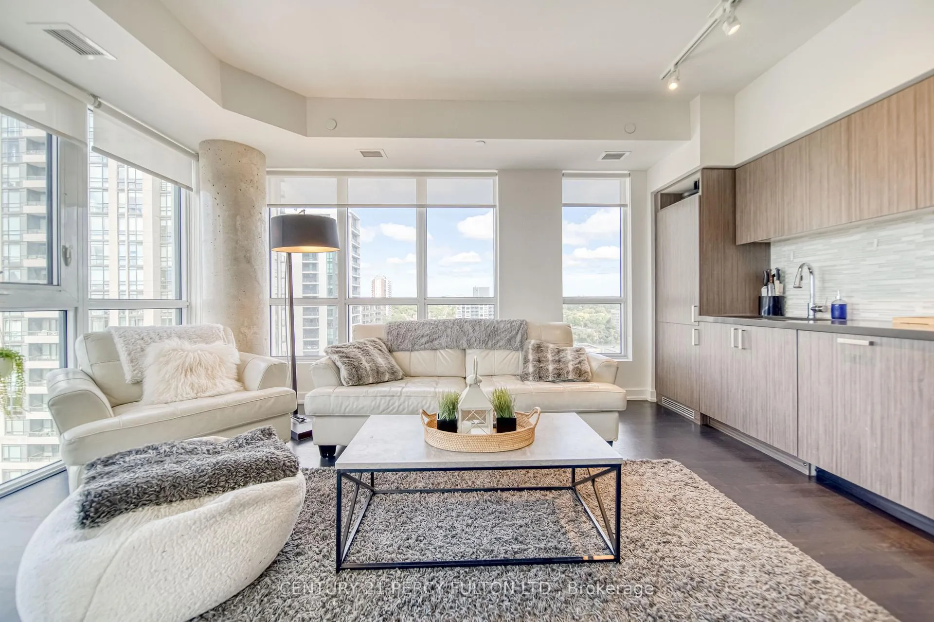 Photo 8 of Unit 1211, 501 St. Clair Avenue W, Toronto, Casa Loma — HOMEH