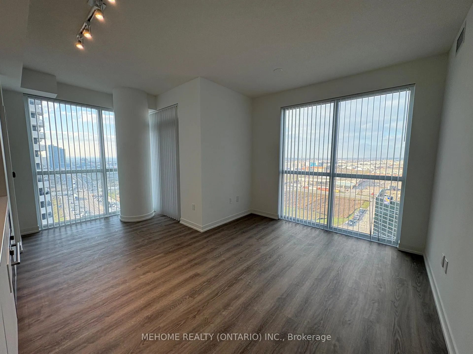 Photo 2 of Unit 1902, 8 Interchange Way, Vaughan, Vaughan Corporate Centre — HOMEH