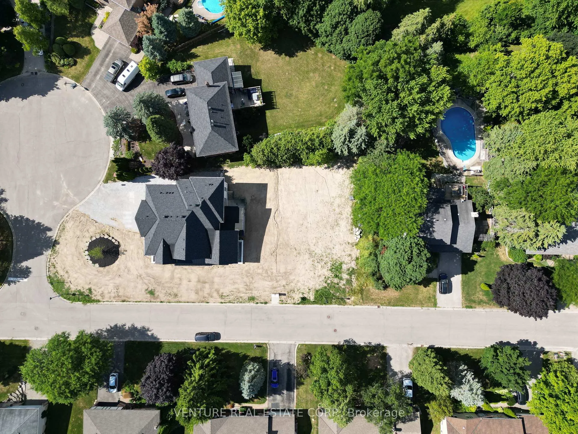 Photo 3 of 118 Moore Park Drive, King, Schomberg — HOMEH