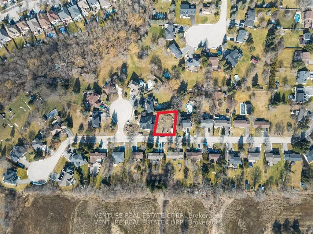 Photo 4 of 118 Moore Park Drive, King, Schomberg — HOMEH