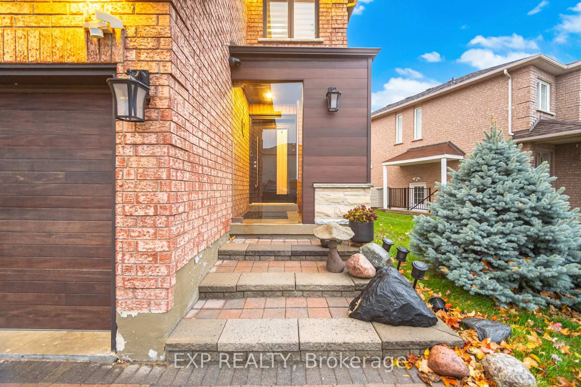 Photo 5 of 118 Solway Avenue, Vaughan, Maple — HOMEH
