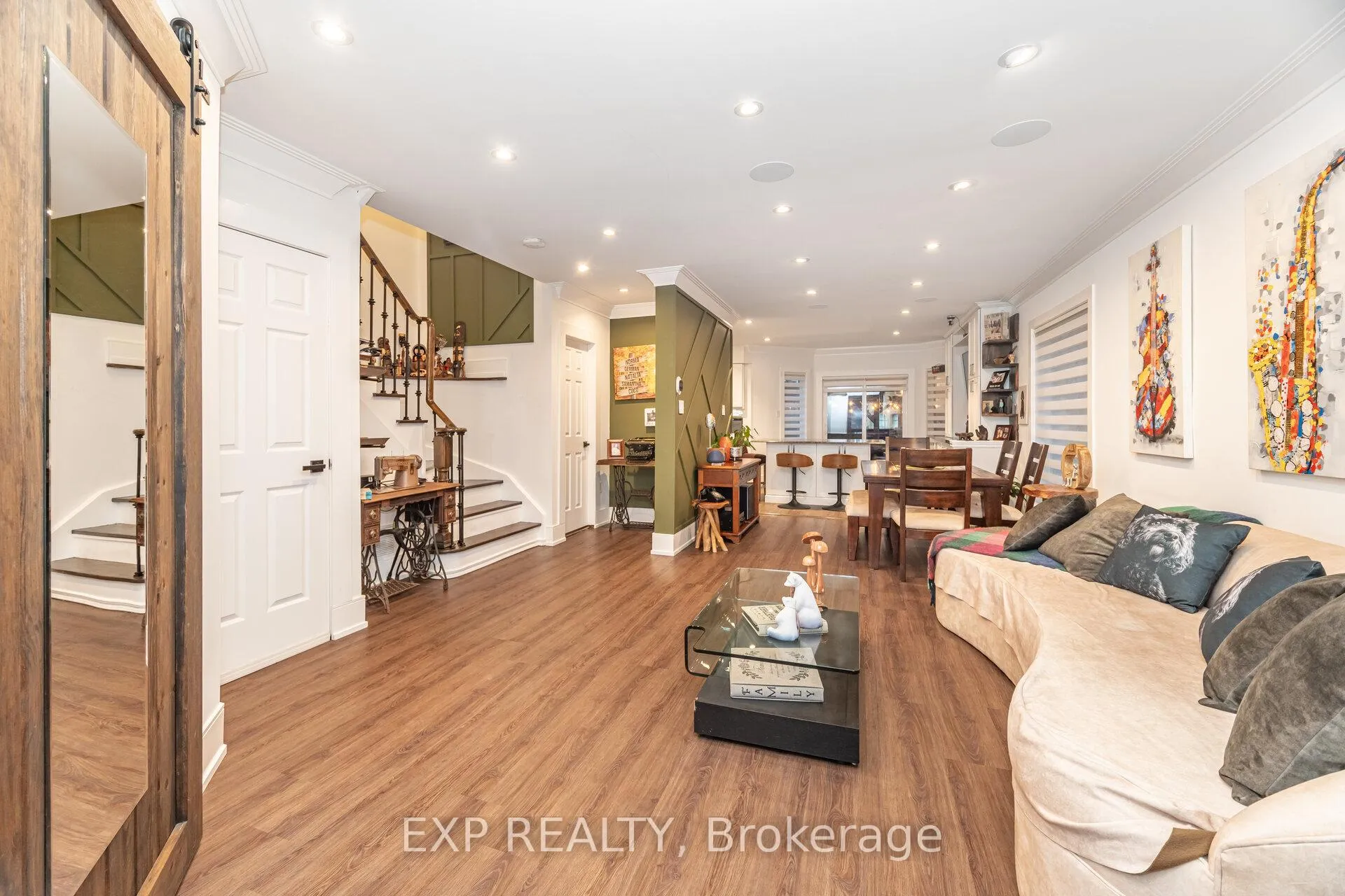 Photo 8 of 118 Solway Avenue, Vaughan, Maple — HOMEH