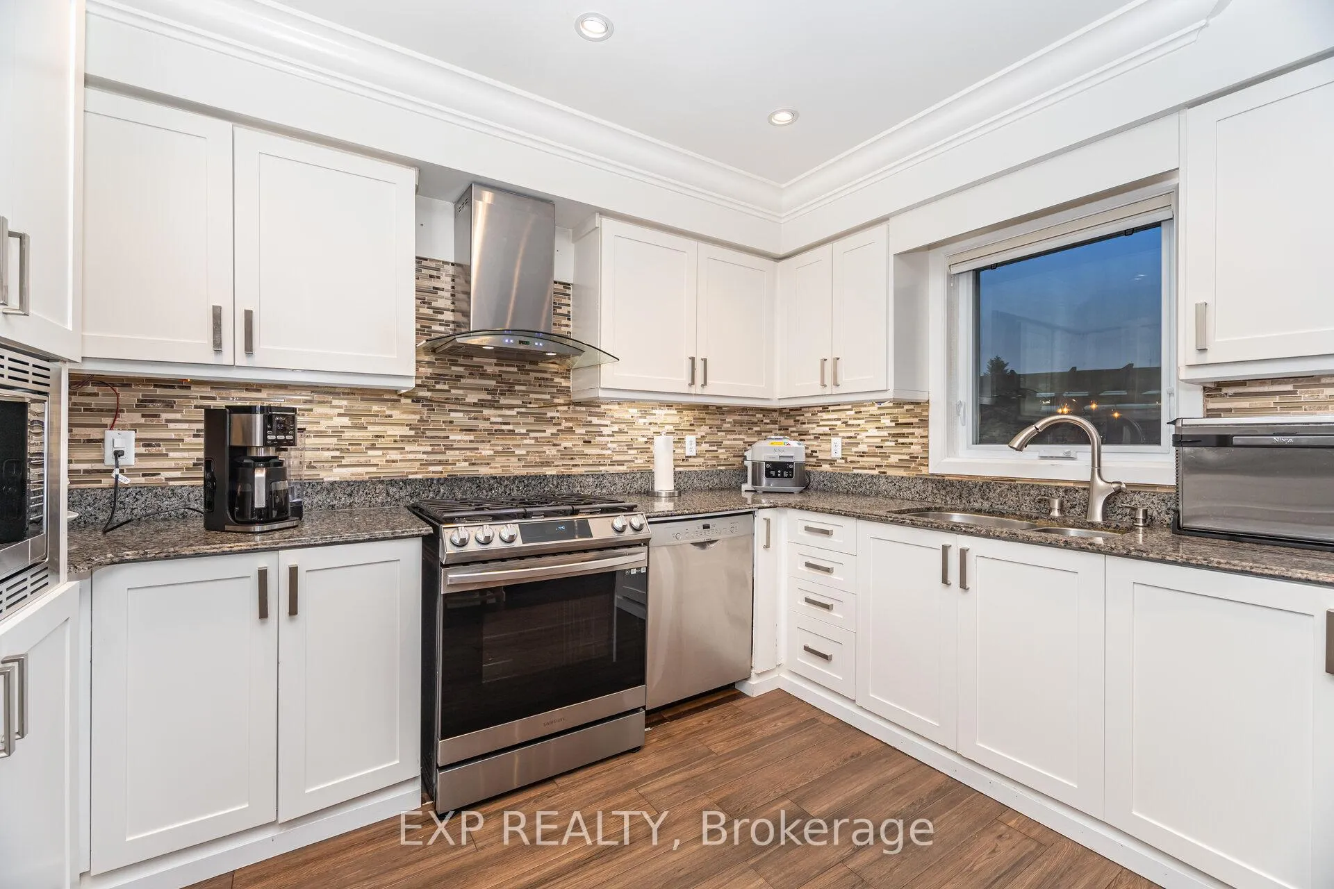 Photo 13 of 118 Solway Avenue, Vaughan, Maple — HOMEH