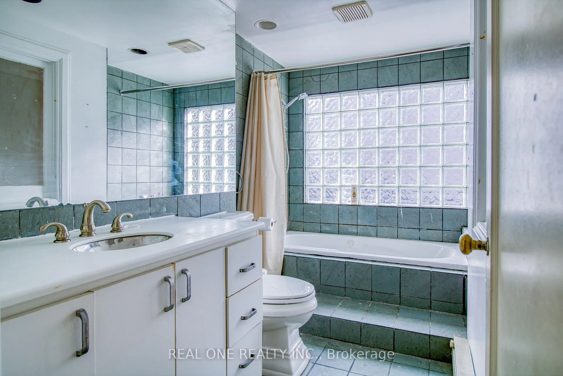 Photo 26 of 129 Imperial Street, Toronto, Yonge-Eglinton — HOMEH