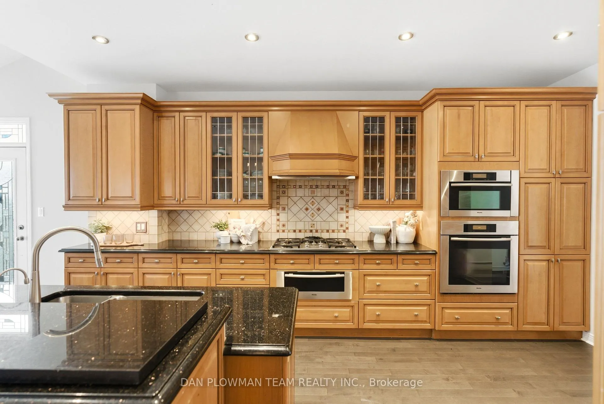 Photo 9 of 283 Ryerson Crescent, Oshawa, Samac — HOMEH