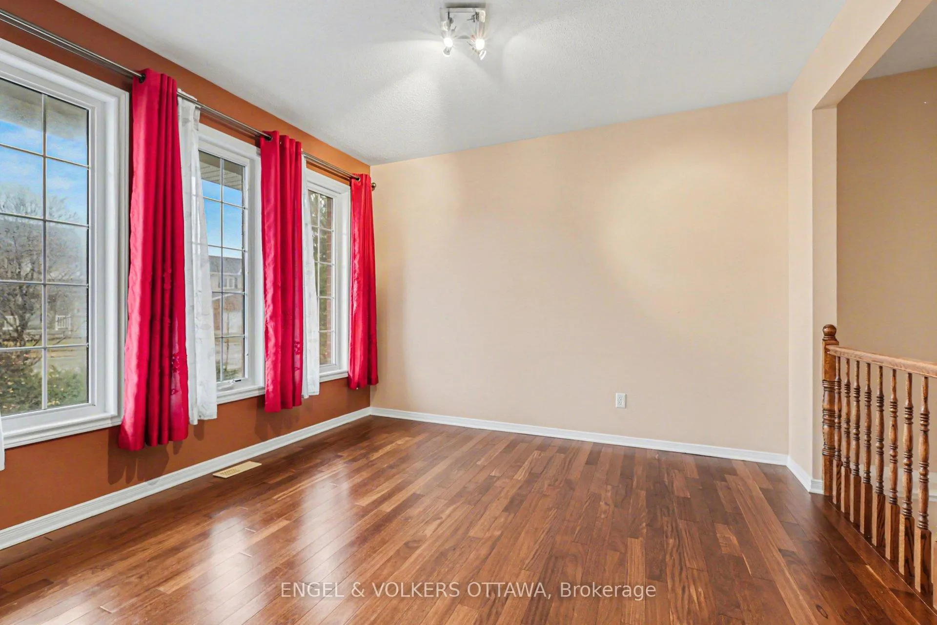 Photo 6 of 352 West Ridge Drive, Ottawa, Stittsville (South) — HOMEH